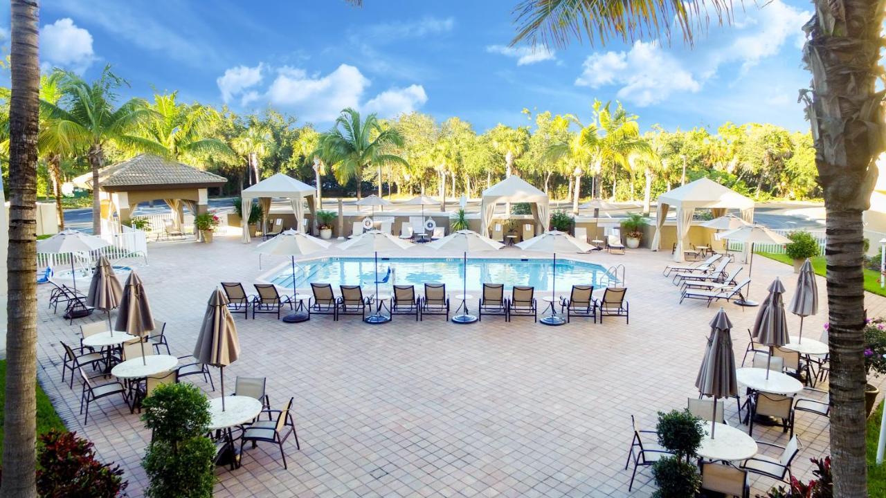 Holiday Inn Express & Suites Naples Downtown - 5Th Avenue By Ihg Екстер'єр фото