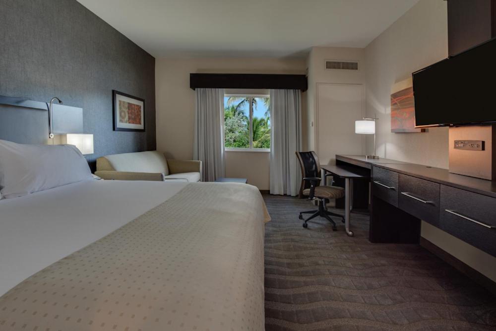 Holiday Inn Express & Suites Naples Downtown - 5Th Avenue By Ihg Екстер'єр фото