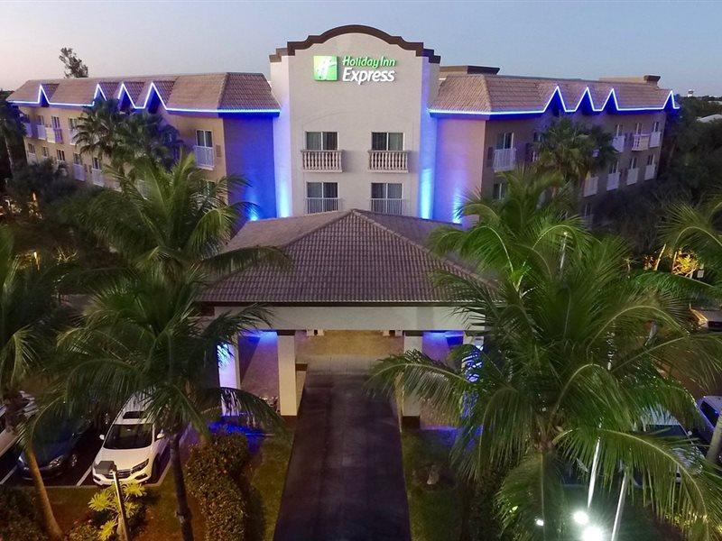 Holiday Inn Express & Suites Naples Downtown - 5Th Avenue By Ihg Екстер'єр фото