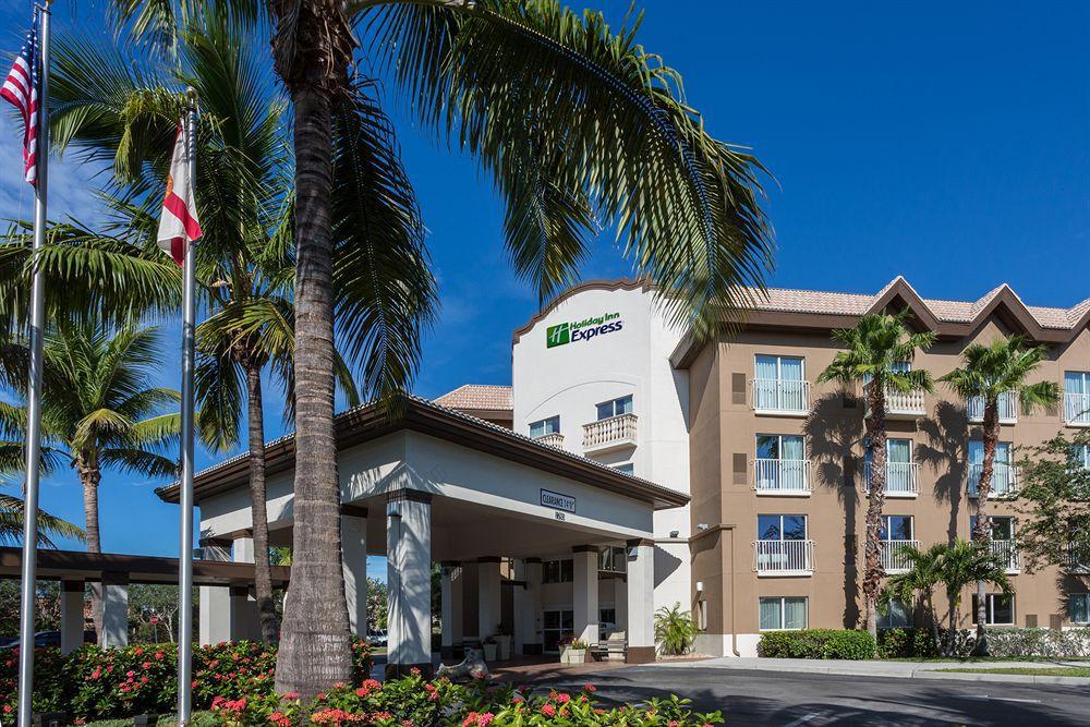 Holiday Inn Express & Suites Naples Downtown - 5Th Avenue By Ihg Екстер'єр фото