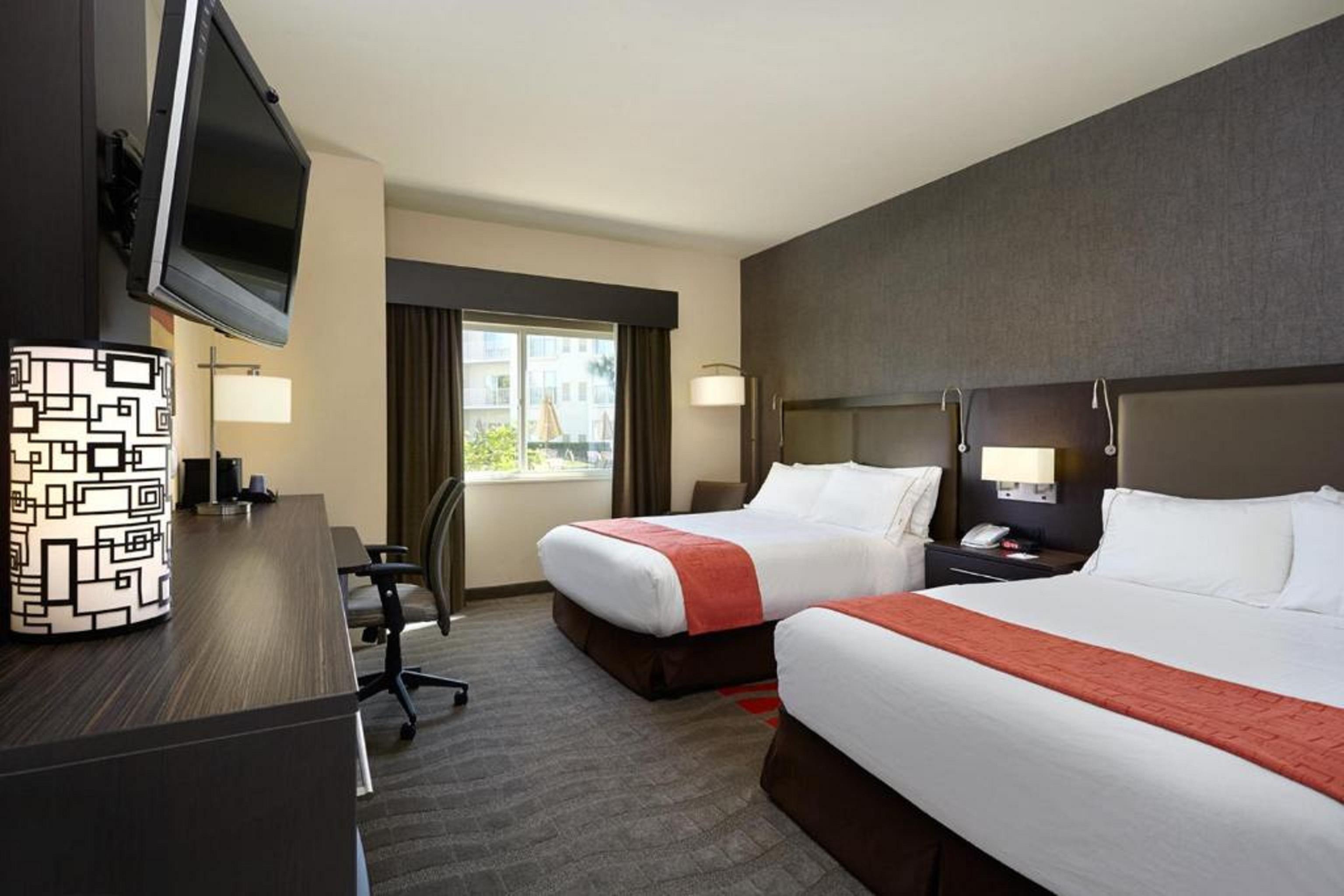 Holiday Inn Express & Suites Naples Downtown - 5Th Avenue By Ihg Екстер'єр фото