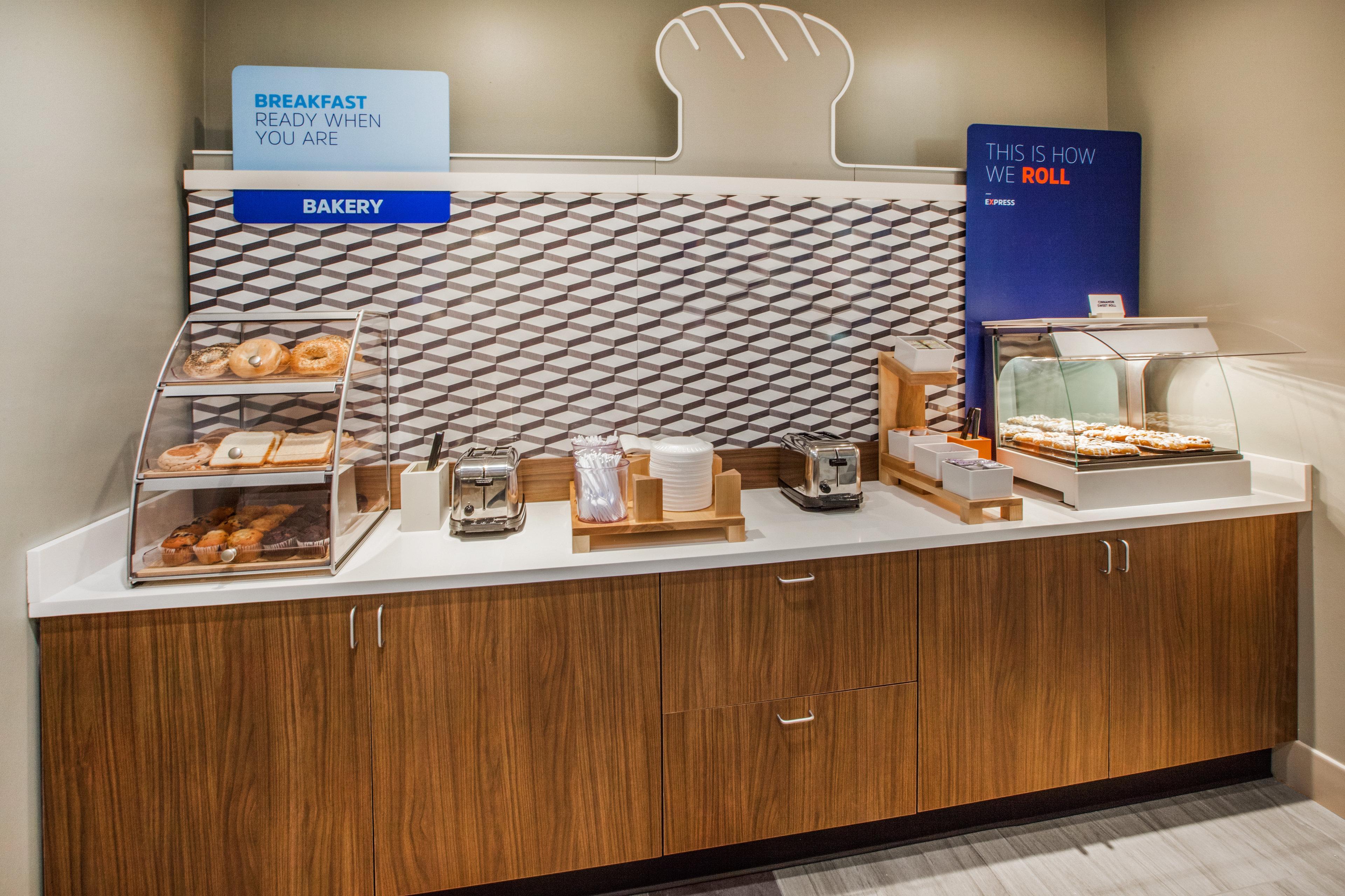 Holiday Inn Express & Suites Naples Downtown - 5Th Avenue By Ihg Екстер'єр фото