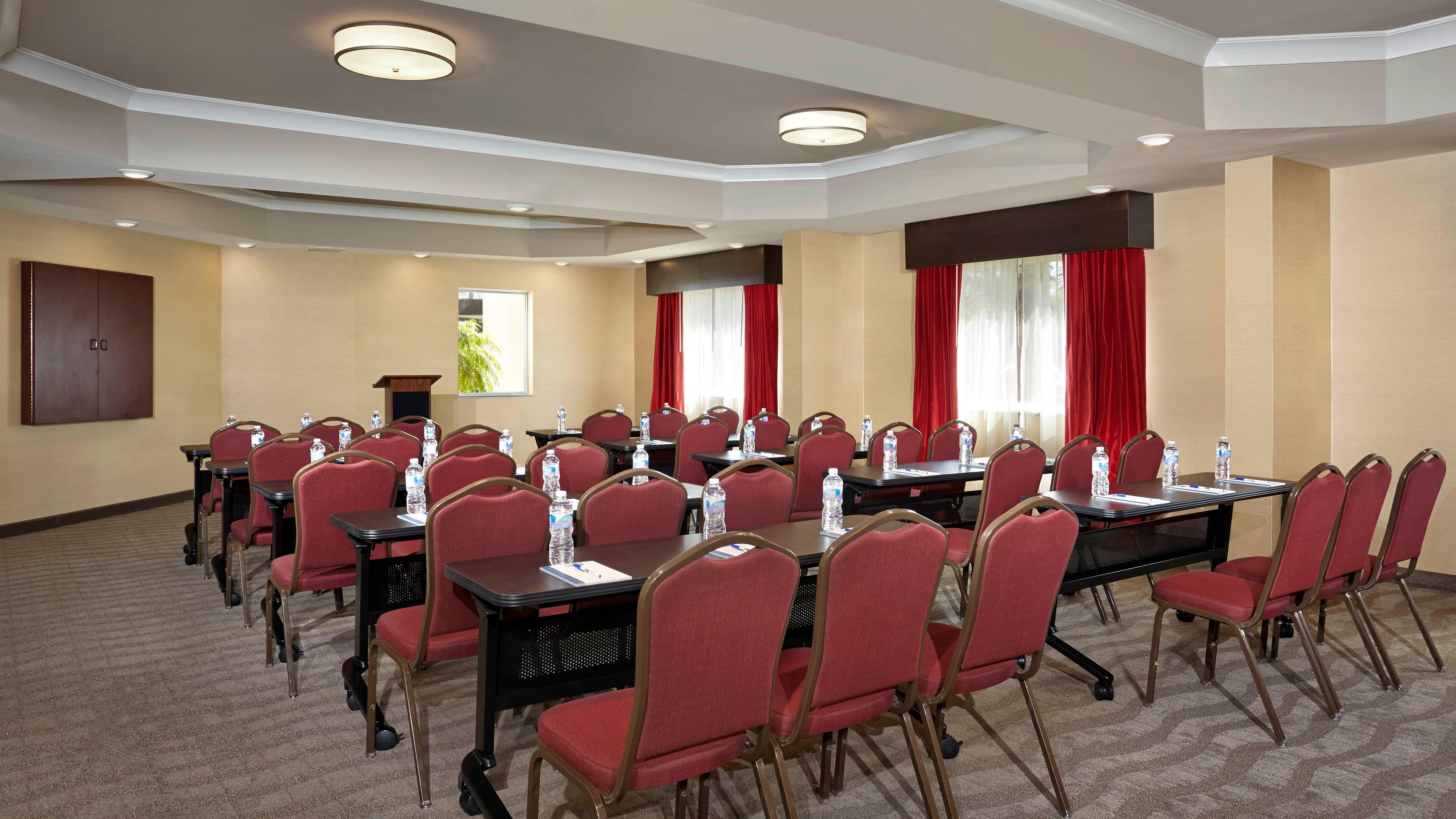 Holiday Inn Express & Suites Naples Downtown - 5Th Avenue By Ihg Екстер'єр фото