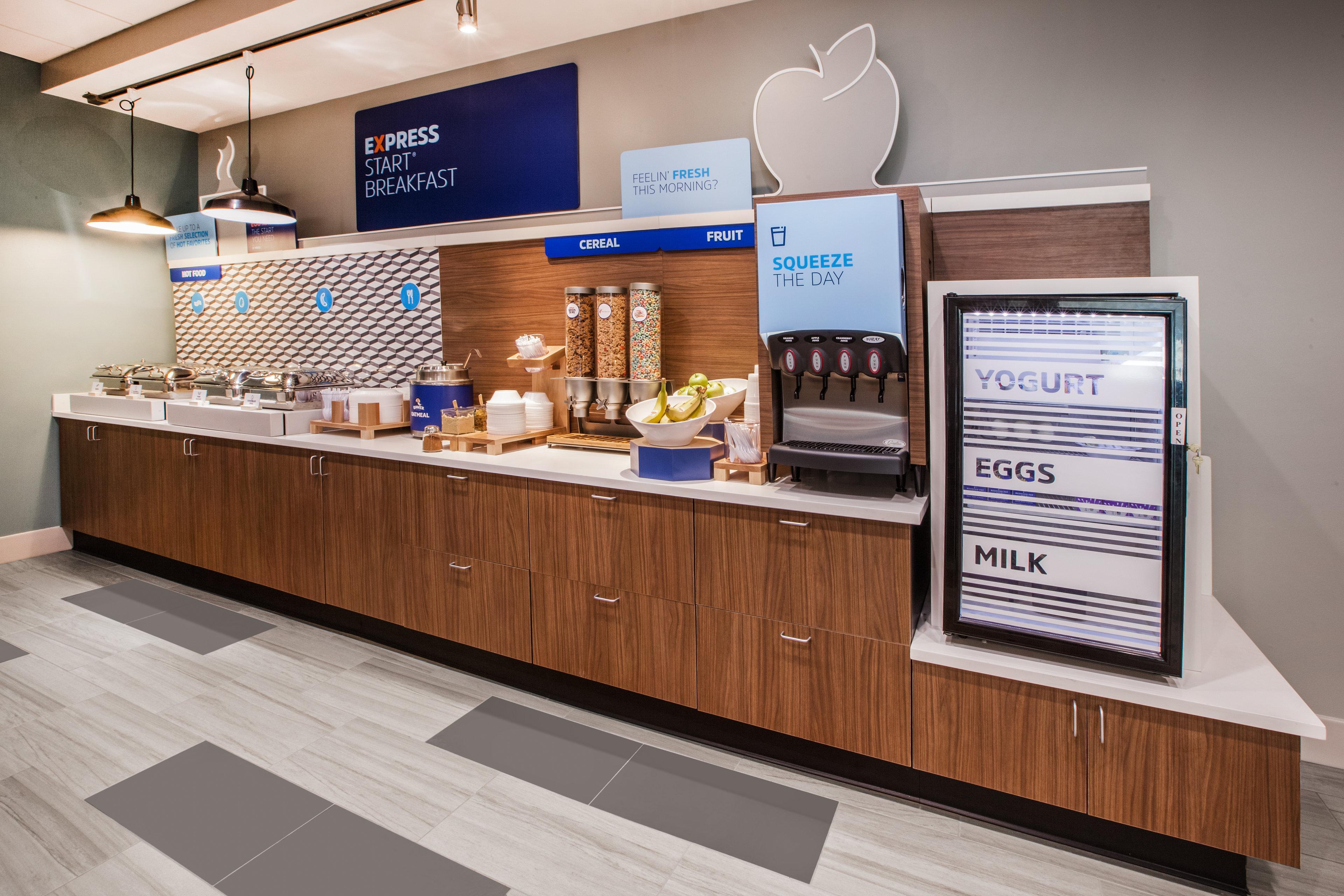 Holiday Inn Express & Suites Naples Downtown - 5Th Avenue By Ihg Екстер'єр фото