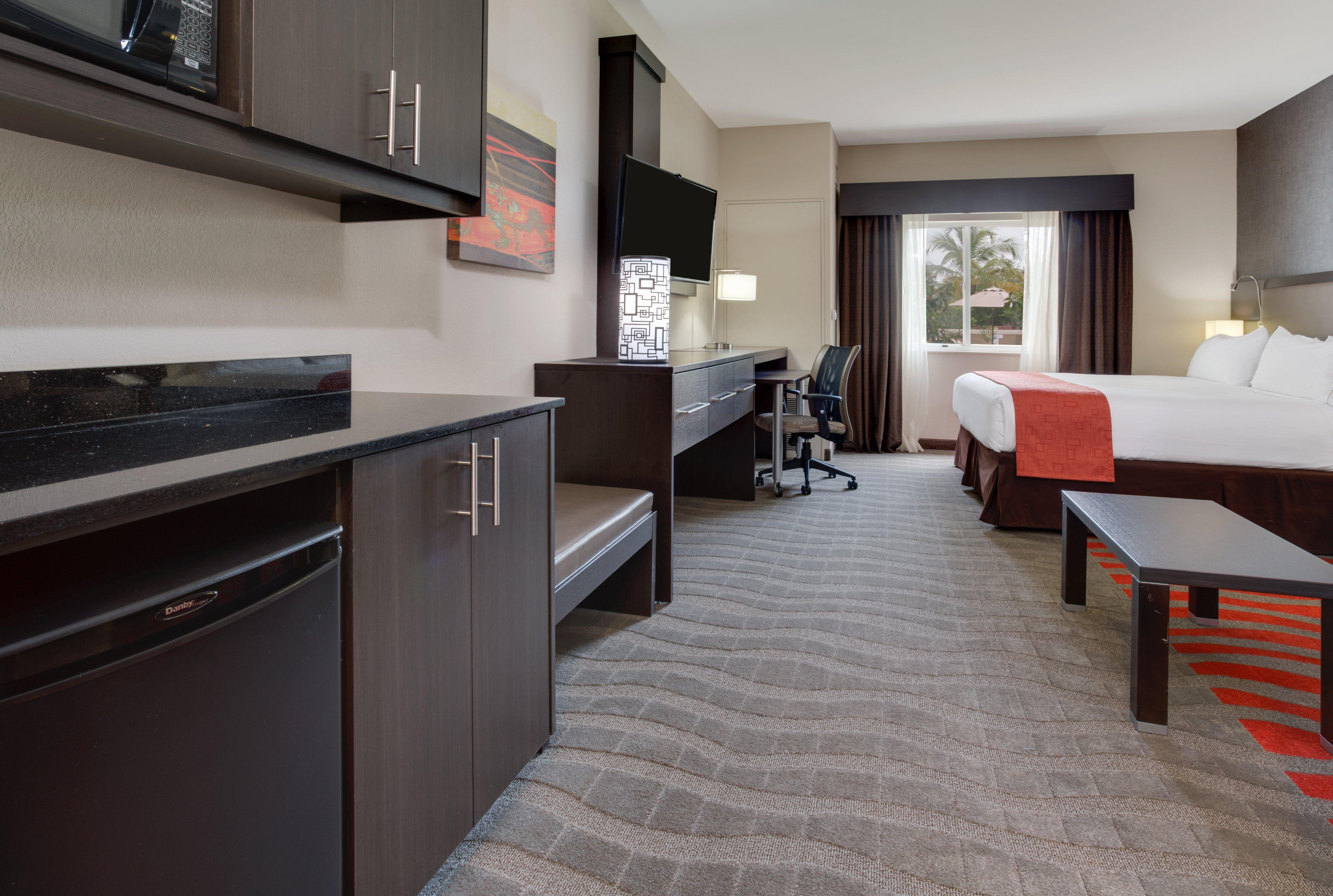 Holiday Inn Express & Suites Naples Downtown - 5Th Avenue By Ihg Екстер'єр фото