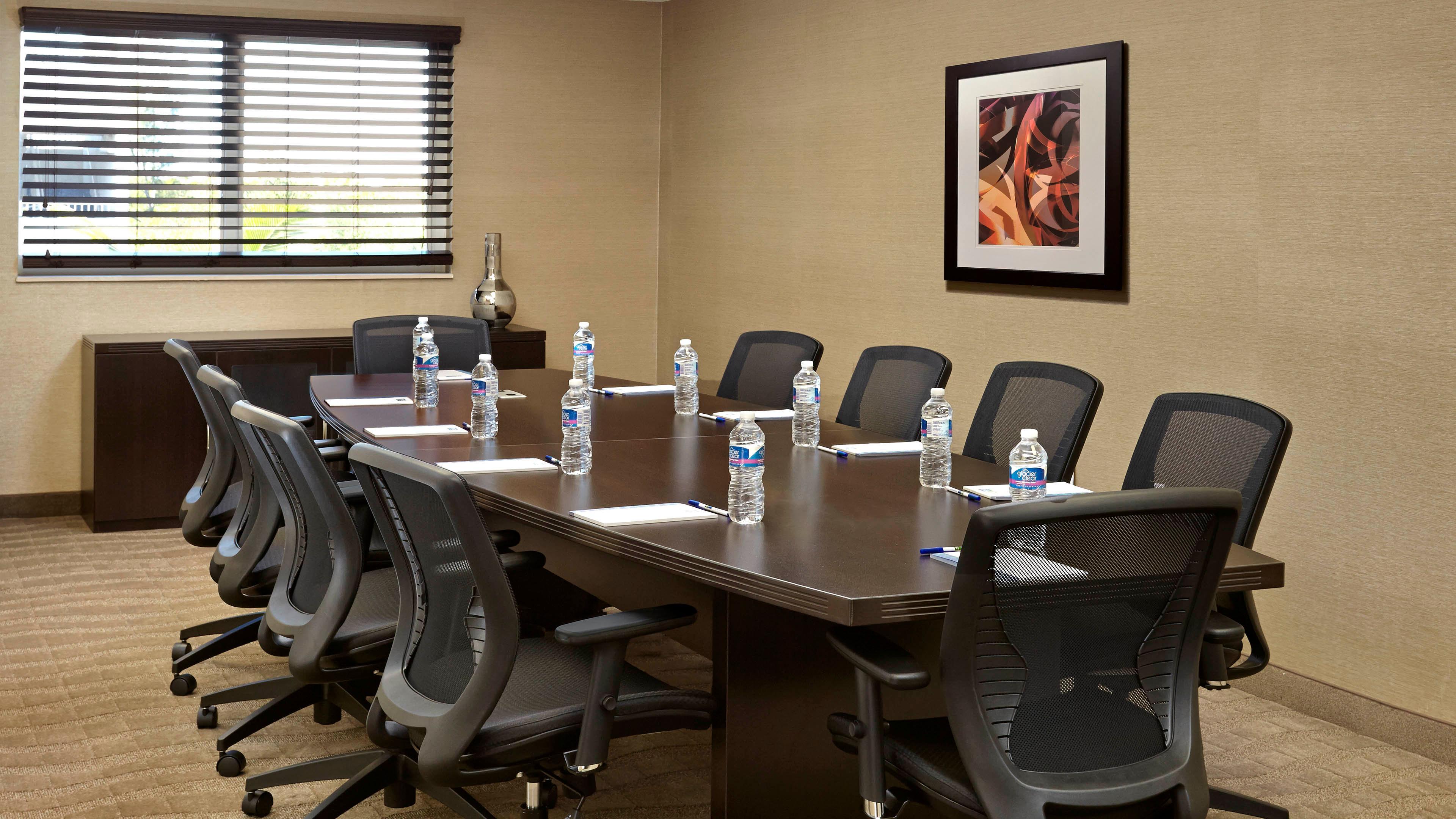 Holiday Inn Express & Suites Naples Downtown - 5Th Avenue By Ihg Екстер'єр фото