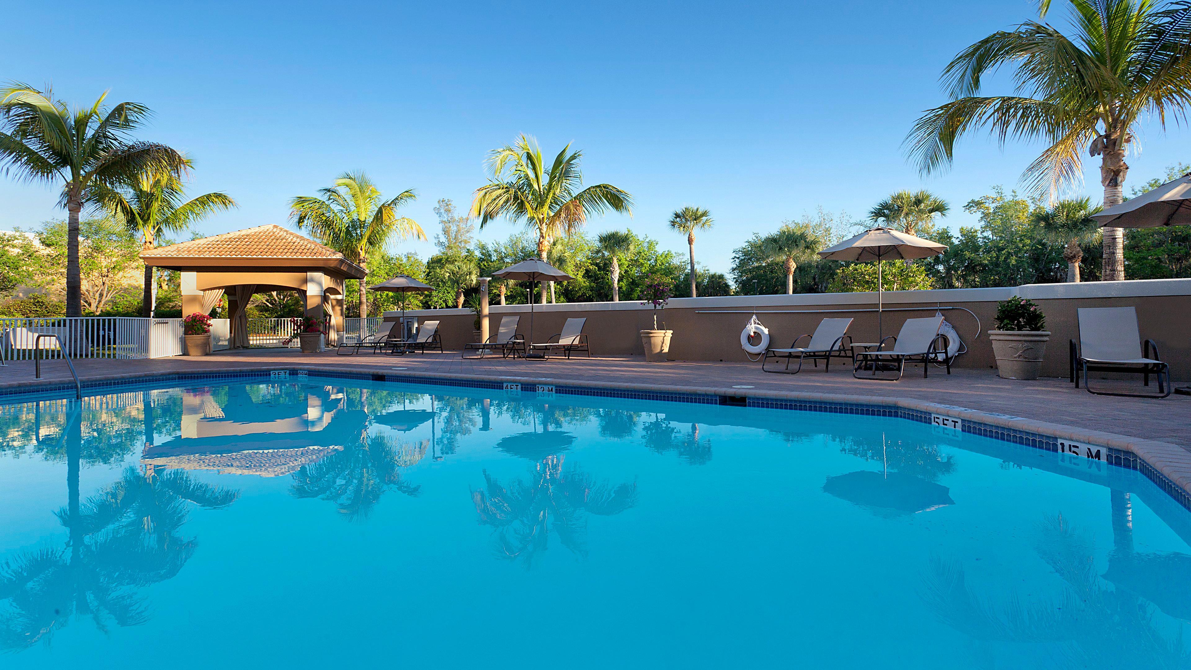 Holiday Inn Express & Suites Naples Downtown - 5Th Avenue By Ihg Екстер'єр фото