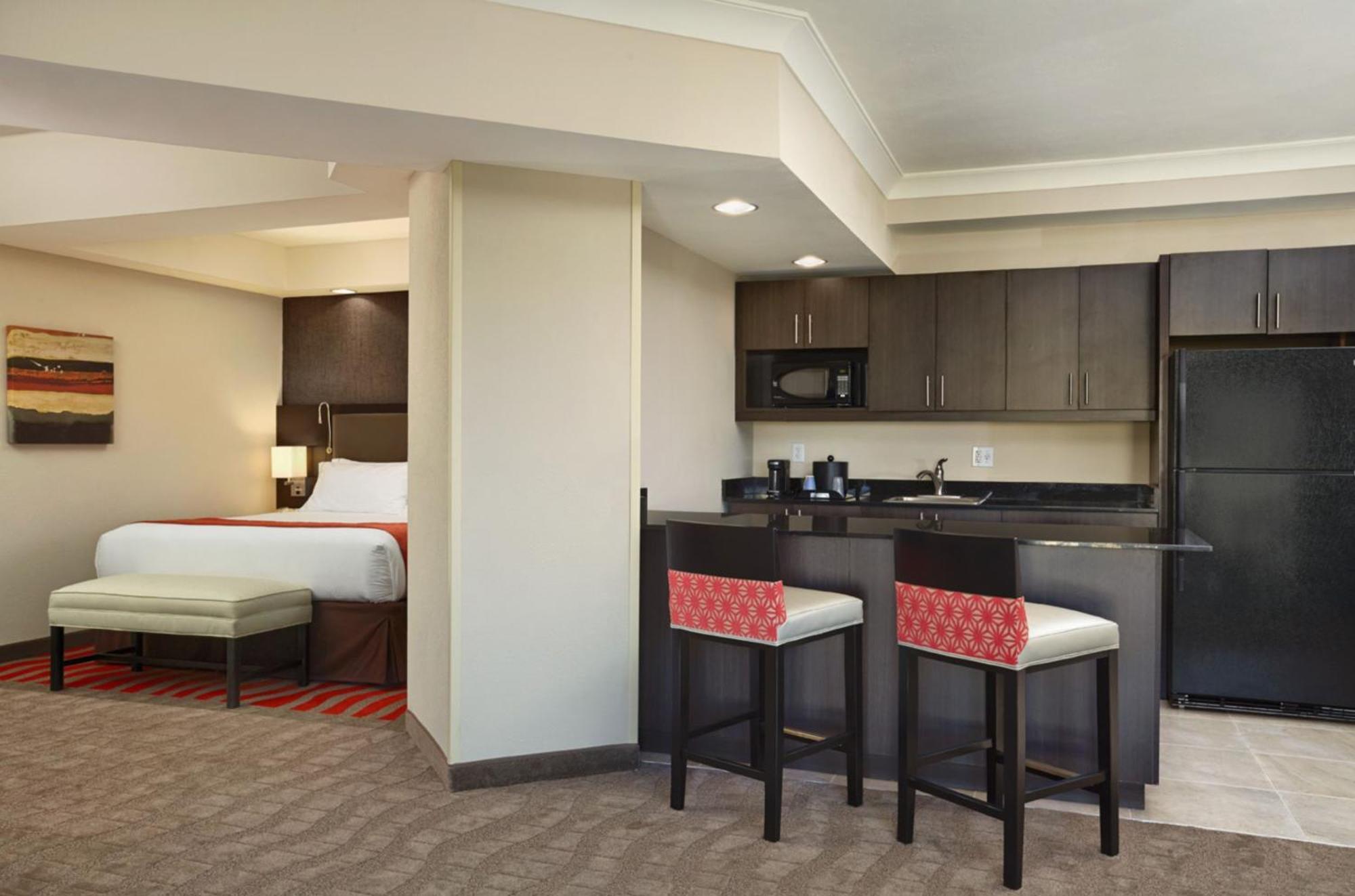 Holiday Inn Express & Suites Naples Downtown - 5Th Avenue By Ihg Екстер'єр фото